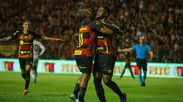 Foto: Rafael Bandeira / SCR – Fábio Matheus, volante do Sport, marcou o gol da vitória em cima do ABC