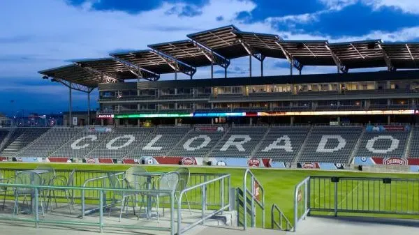 El Dick’s Sporting Goods Park, sede del partido de hoy [Foto: CR]