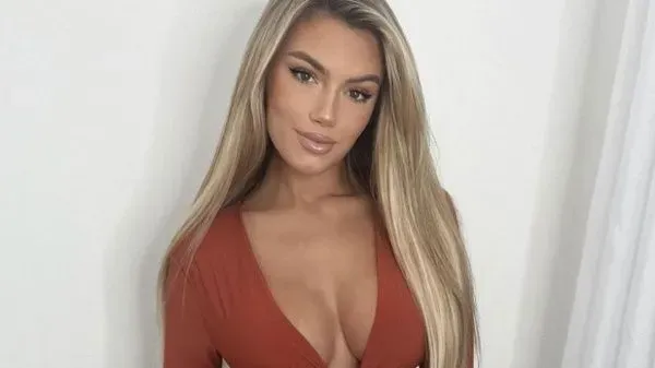 La hermosa Kimberley, enamorada del delantero chileno (Instagram)