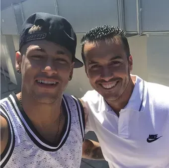 Neymar e Pedro durante despedida do novo jogador do Chelsea (Foto: Reprodução / Instagram)