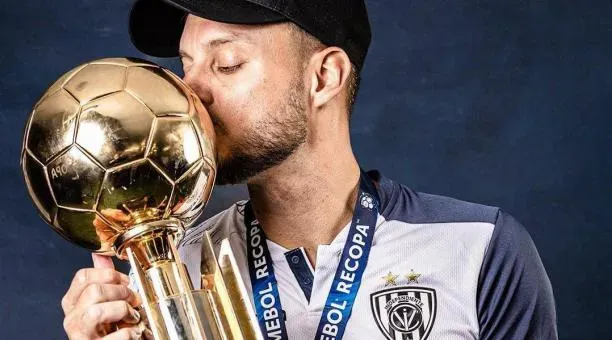 Martín Anselmi le dio a Independiente del Valle la tercera estrella internacional. Foto: CONMEBOL Recopa.