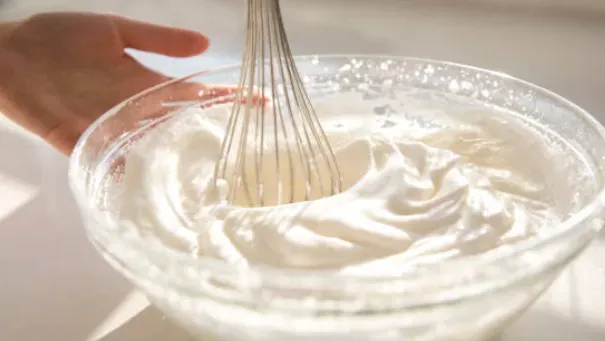 El merengue es el acompañamiento perfecto para el pie de limón – Getty.