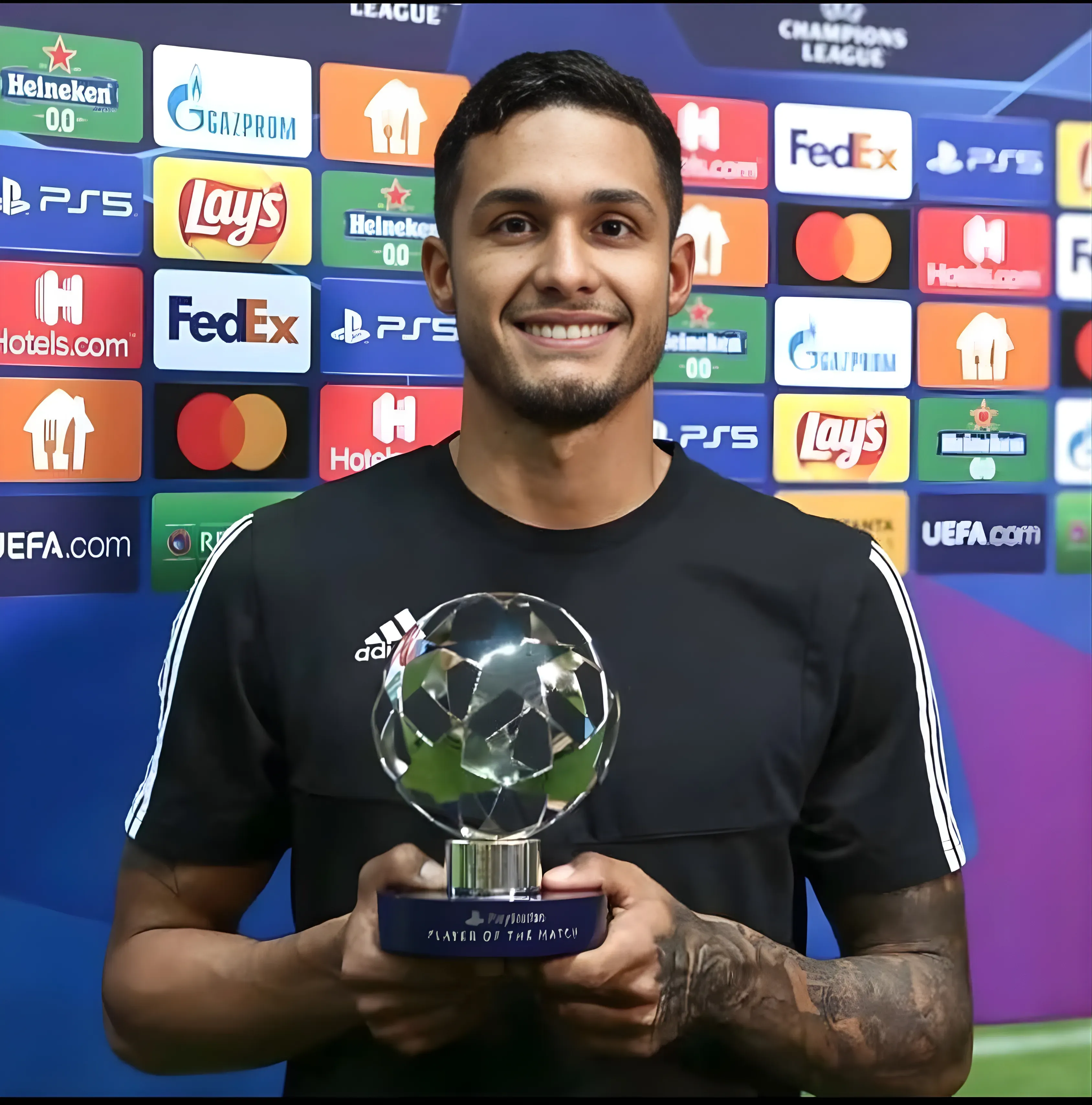 Cristiano da Silva Leite siendo elegido el jugador del partido por la Champions League. (Foto: Champions League)