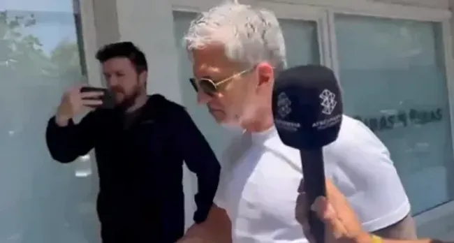 Jorge Messi este mediodía camino a la reunión con los directivos del FC Barcelona.