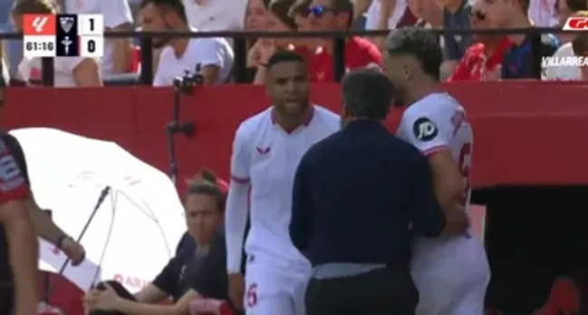 El momento del encontronazo entre Youssef En-Nesyri y Enrique Sánchez Flores.