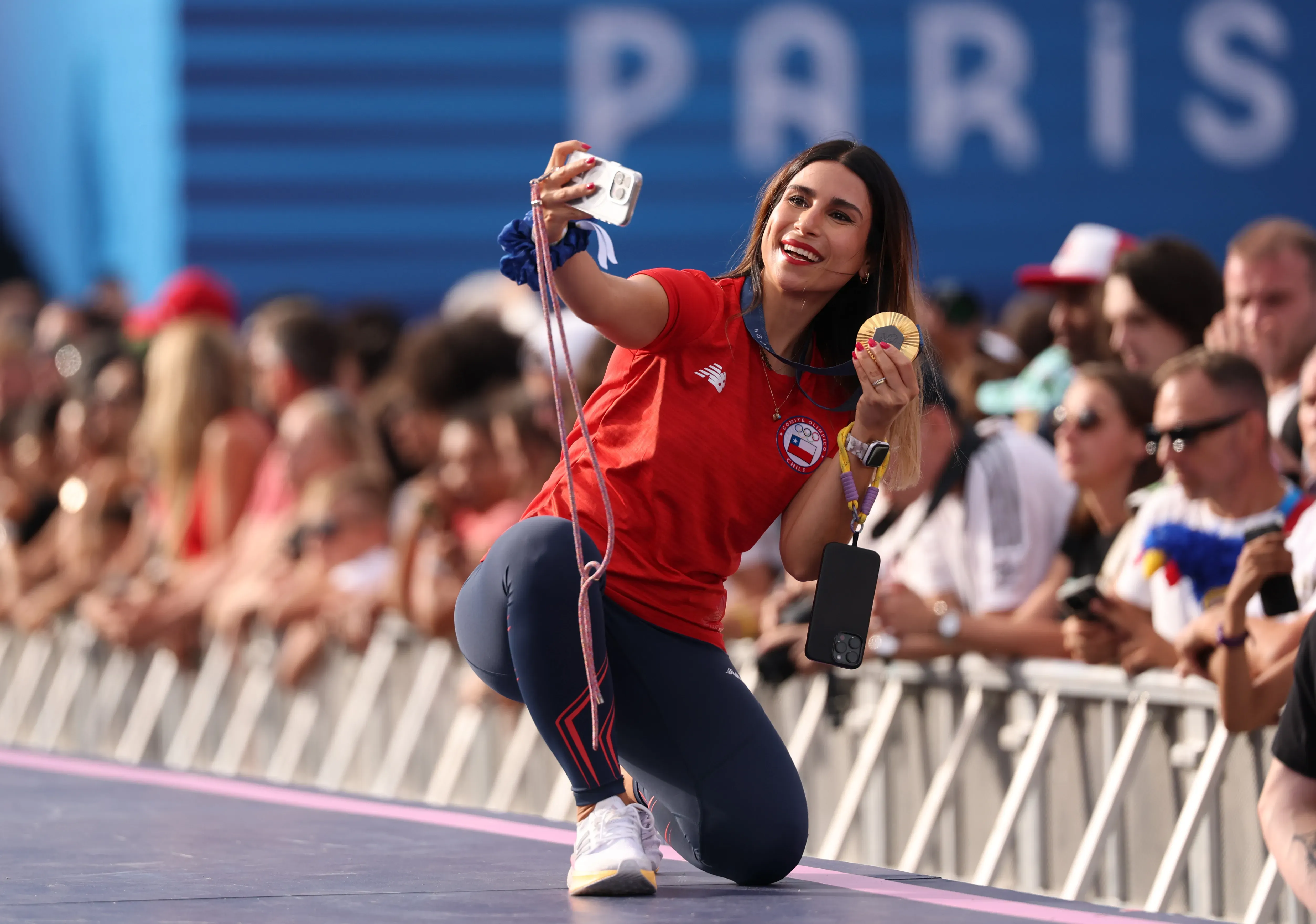 Francisca Crovetto con su medalla de oro. (Photo by Michael Reaves/Getty Images)