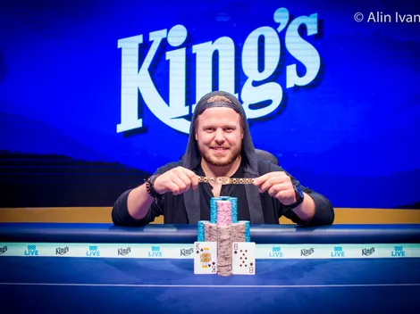 Dono de um pequeno restaurante é campeão do gigantesco Colossus da WSOP Europa; confira