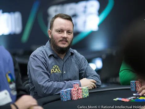 Régis Kogler lidera os sete brasileiros classificados no Dia 1B do Main Event do Caribbean Poker Party