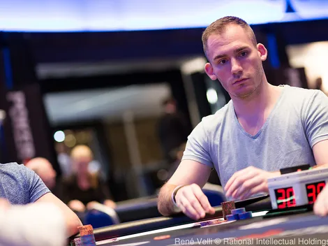 Justin Bonomo está entre os quatro finalistas do torneio de heads-up da WSOP