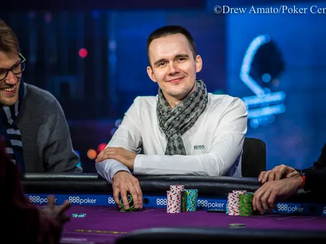 Mikita Badziakouski lidera mesa final de craques no Super High Roller Bowl; confira o chip count