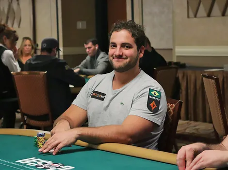 João Simão e Renan Bruschi avançam ao Dia 2 do Evento #35 da WSOP