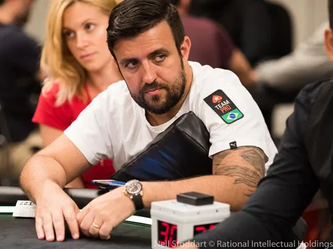 André Akkari sofre com split pot e ainda leva falinha errada no WPT Five Diamond