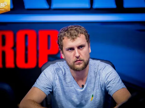 Ryan Riess pode alcançar feito de Phil Hellmuth na WSOP Europa; americano é o terceiro em fichas no Dia Final