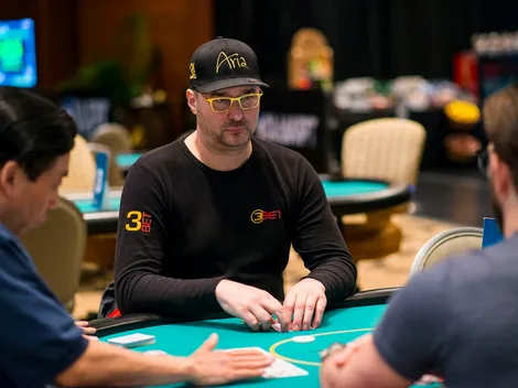 Phil Hellmuth acerta river ideal para puxar pote de 815 big blinds