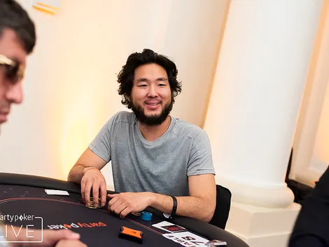 John Cynn enfrenta overbet de Garrett Adelstein no river; você pagaria?