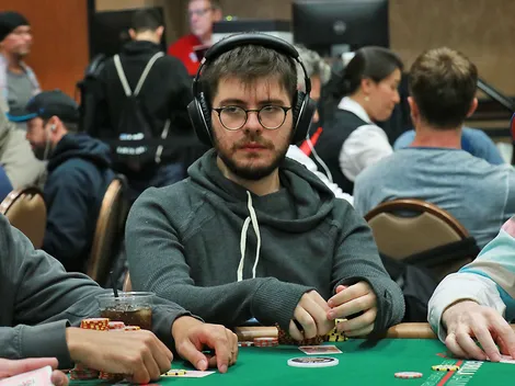 Thiago Crema e Rafael Caiaffa estão no Dia 3 do Evento #60 da WSOP