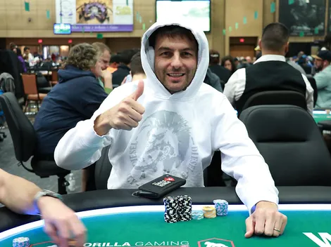 Ênio Bozzano e Sérgio Braga vão ao Dia 2 do Evento #54 da WSOP