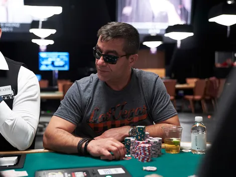 Hossein Ensan segue líder entre os cinco finalistas no Main Event da WSOP