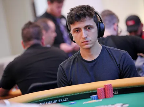 Tá na Mão: Ramon Sfalsin blefa river no Super High Roller da WSOP Brazil