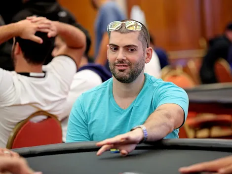 Rodrigo Caprioli flopa nuts em all in triplo, mas cai no Evento #74 da WSOP Online