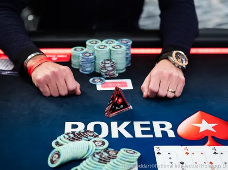 Polonês folda AK em mesa final no WCOOP; o que você faria?