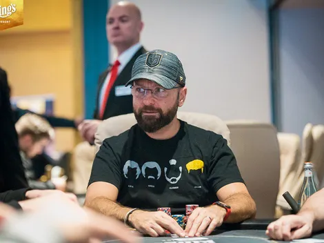 Mão favorita? Daniel Negreanu puxa mais um pote absurdo com T8 no desafio de heads-up