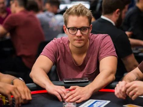 Linus Loeliger dá "grandes folds da humanidade" em fake all in no WCOOP; entenda