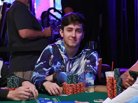 Ali Imsirovic aplica 5-bet all in insana com apenas Q5s no Super High Roller Bowl Europa