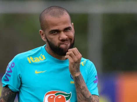 Athletico-PR 'esquece' Dani Alves e expõe interesse em lateral 'nível A' na Europa