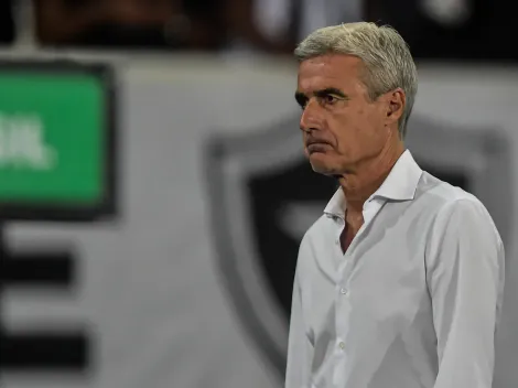 Zagueiro contraria à torcida do Botafogo e sai em defesa de Luís Castro