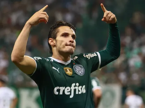 Ex-Palmeiras 'solta os cachorros' e sai em defesa de Raphael Veiga