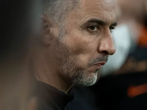 Vítor Pereira perde a linha e rebate pergunta sobre cargo ameaçado no Corinthians