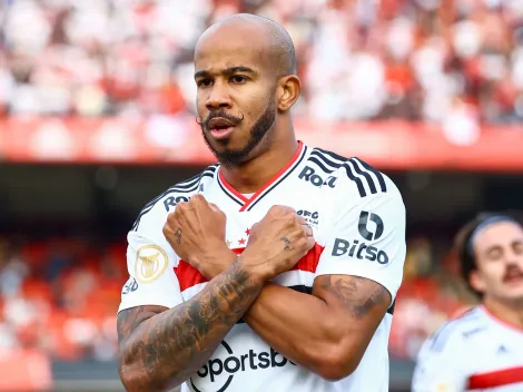 Patrick marca gol 'antológico' em treino e torcida do São Paulo vai à loucura na web