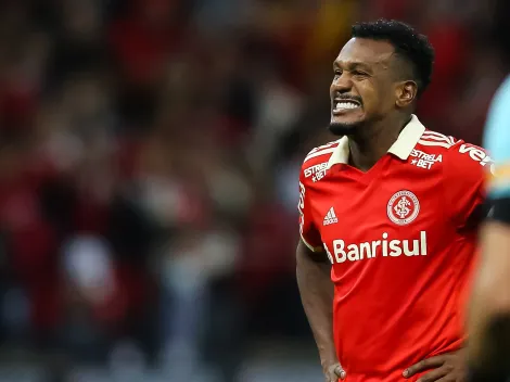 “Ele é…”; Roger responde sobre vaga para Edenílson no Grêmio após ‘cobrança’ no rival