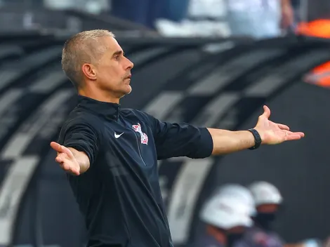 Sylvinho abre o jogo e admite erro que o fez 'perder a torcida' do Corinthians