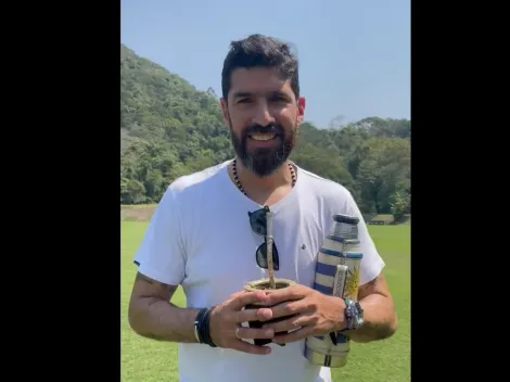 Loco Abreu aparece de surpresa em treino do Botafogo e torcida 'enlouquece' na web