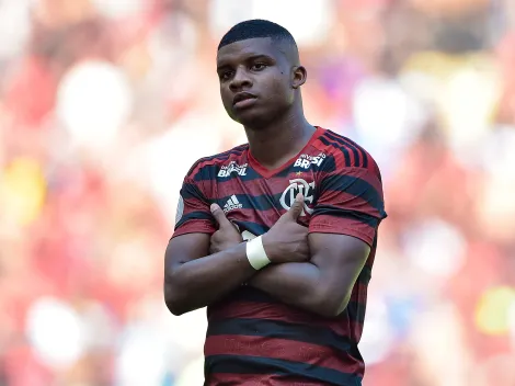 Lincoln provoca Vasco em festa e torcida do Flamengo 'enlouquece' na web