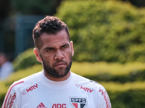 Daniel Alves ressurge, volta a falar do São Paulo e torcida 'enlouquece' na web