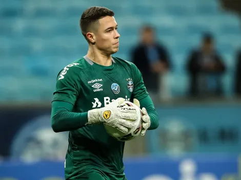 Brenno vira preocupação do Grêmio após abandonar treino de forma repentina 