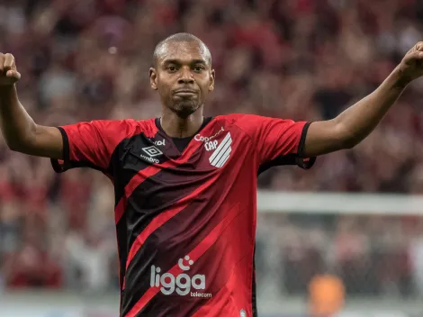 "Foi tirada em 2005”; Fernandinho mexe no passado e 'polemiza' Libertadores no Athletico