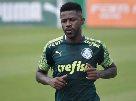 Ramires vai a público e expõe frustração por não ter defendido clube de coração 