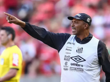 "Se dedica..."; Orlando Ribeiro 'solta o verbo' e sai em defesa de atacante do Santos