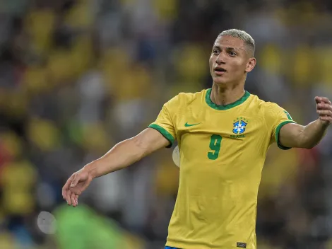 Richarlison arranca gargalhadas de jornalistas em coletiva da Seleção Brasileira