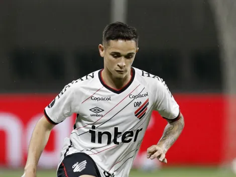 Vasco não para em Khellven e tenta assinar com defensor do Coritiba 