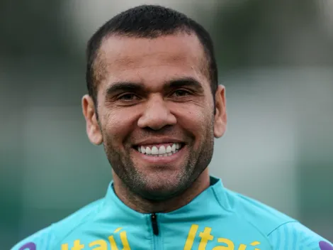 Daniel Alves exalta pentacampeão Mundial com o Brasil e web 'enlouquece'