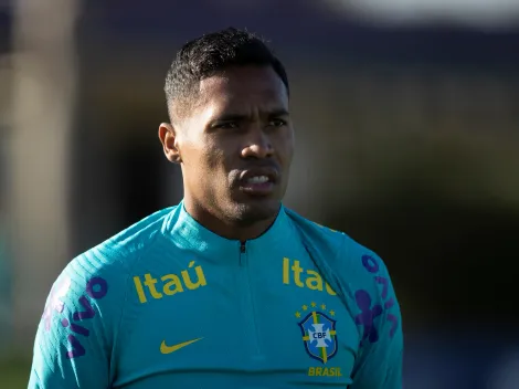 Tite dá 'pontapé' no mistério e comenta sobre Alex Sandro na Copa