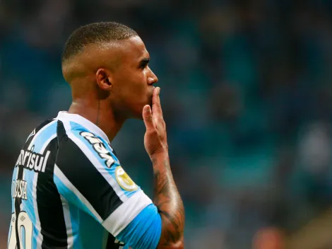 Douglas Costa aceita assinar com rival do Grêmio e choca gremistas