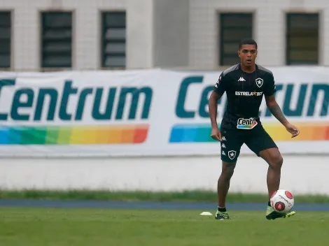 Zagueiro do Botafogo joga culpa de eliminação na arbitragem