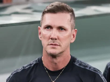 Torcida do Athletico-PR ‘esquece’ vaga na final e dispara contra Paulo Turra