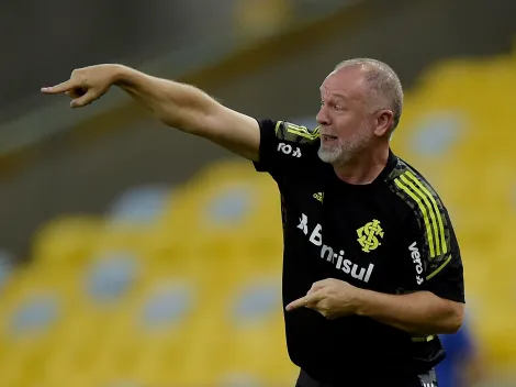 Mano Menezes toma decisão no Internacional